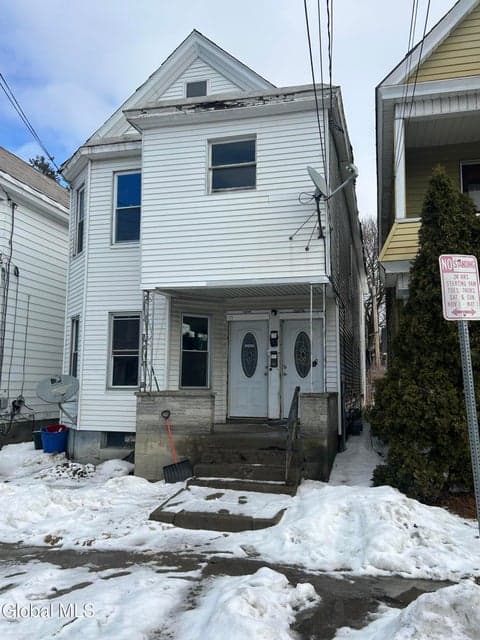 1075 Pleasant Street, Schenectady, NY, photo 2