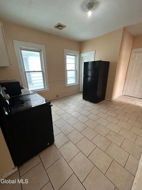 1075 Pleasant Street, Schenectady, NY, photo 5