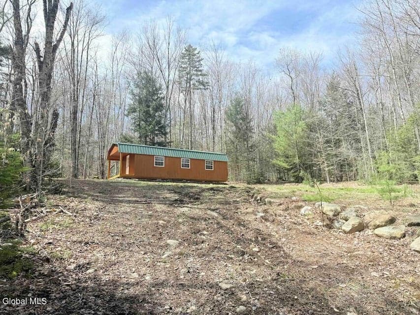 235 Barlow Road, photo 1