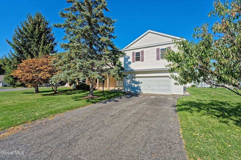 5 Shamrock Circle, Colonie, NY 12110