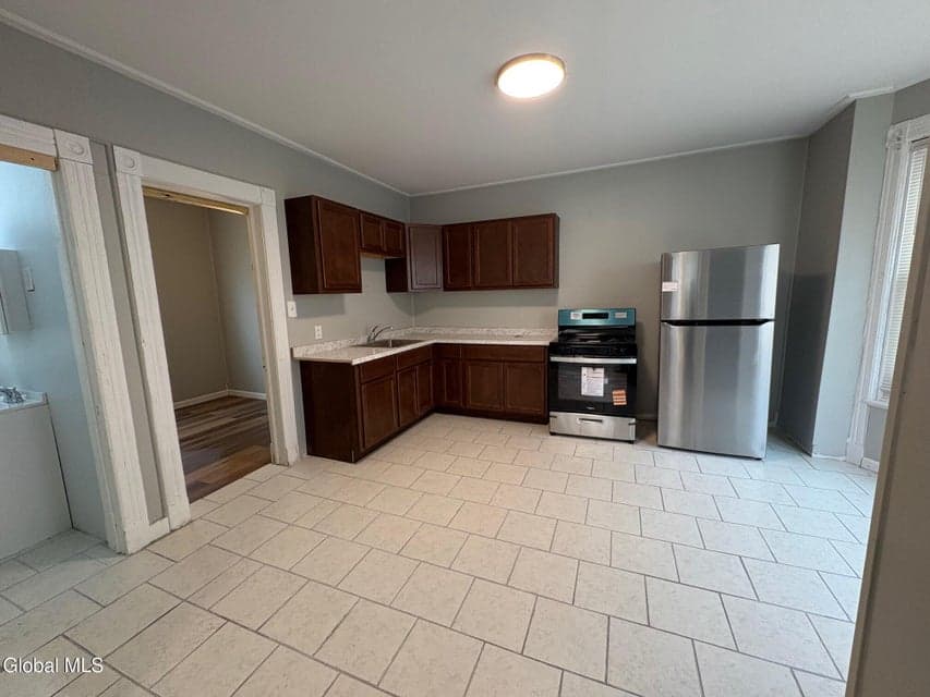1723 Broadway, photo 3
