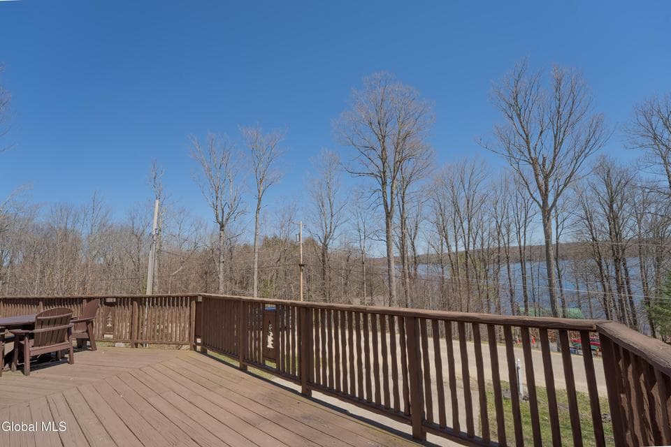 157 Maplewood Drive, photo 3
