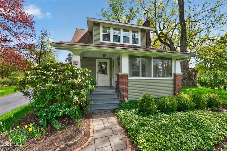 32 Old Troy Road, East Greenbush, NY 12061