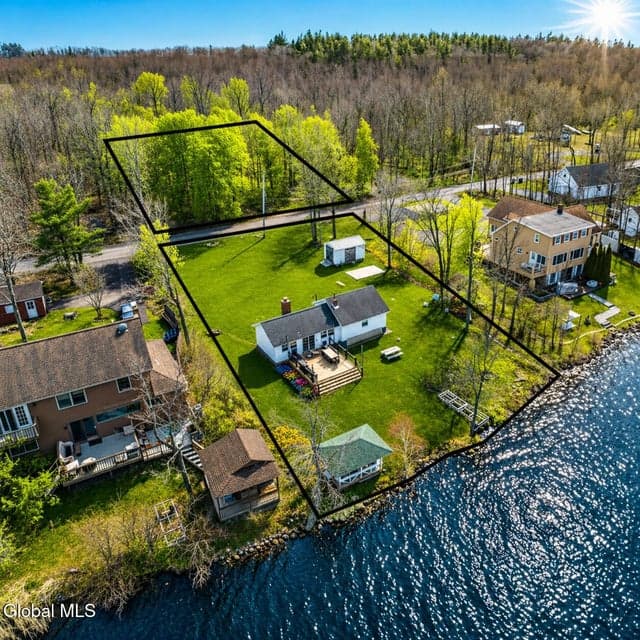 594 S Shore Road, photo 1
