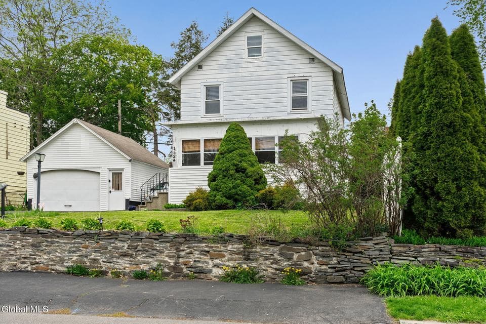 1524 Avenue A, Watervliet, NY 12189