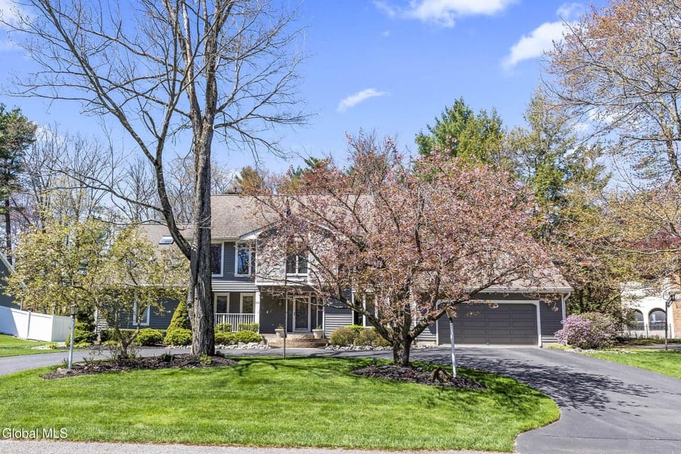 950 Gloucester Place, Niskayuna, NY 12309