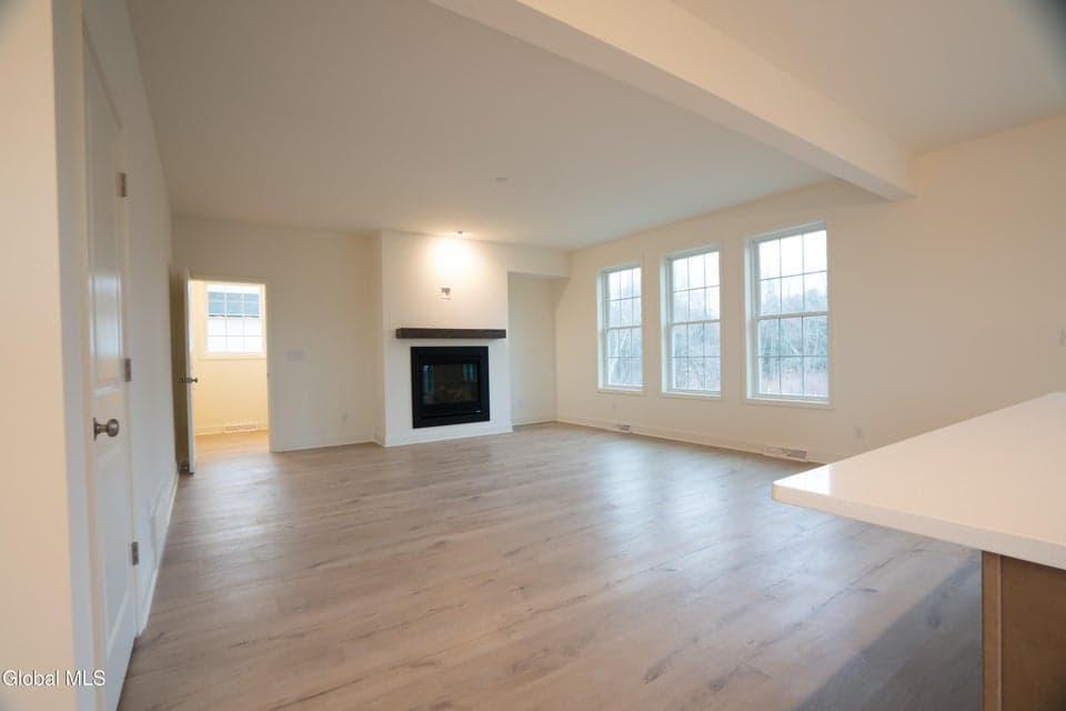 48 Lancaster Court, photo 2