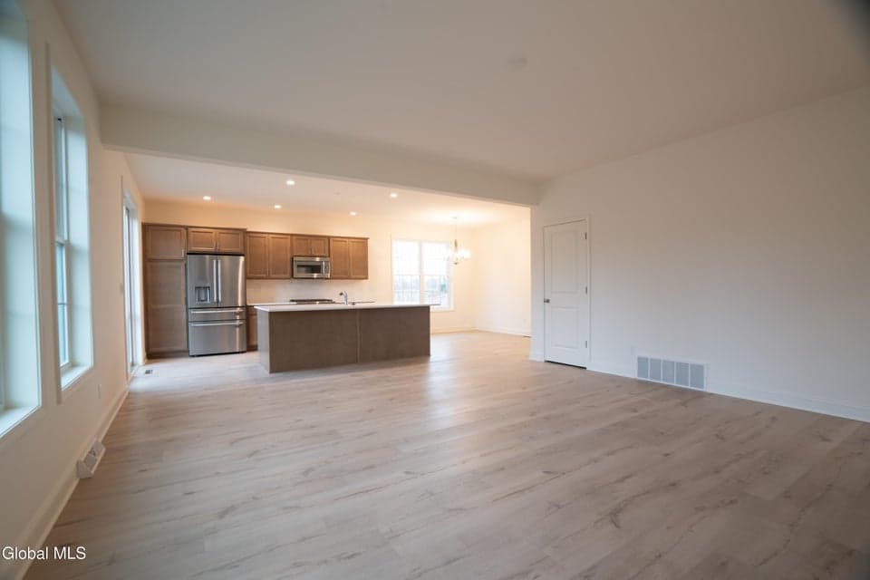 48 Lancaster Court, photo 3