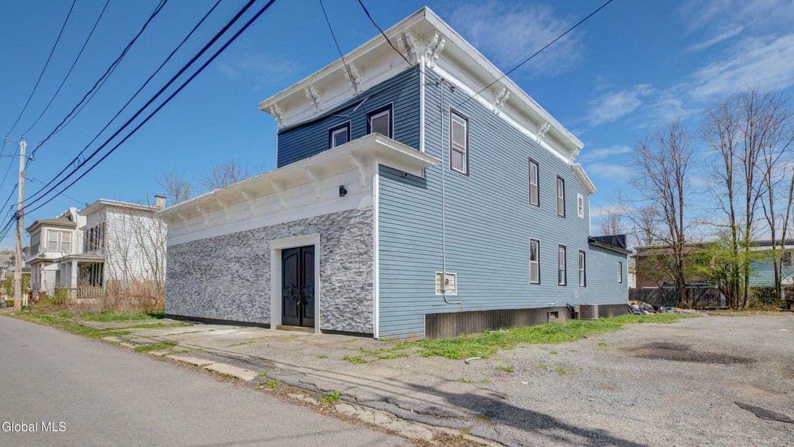 24 Jay Street, photo 2