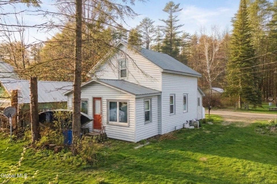 12 Tavern Road, photo 1
