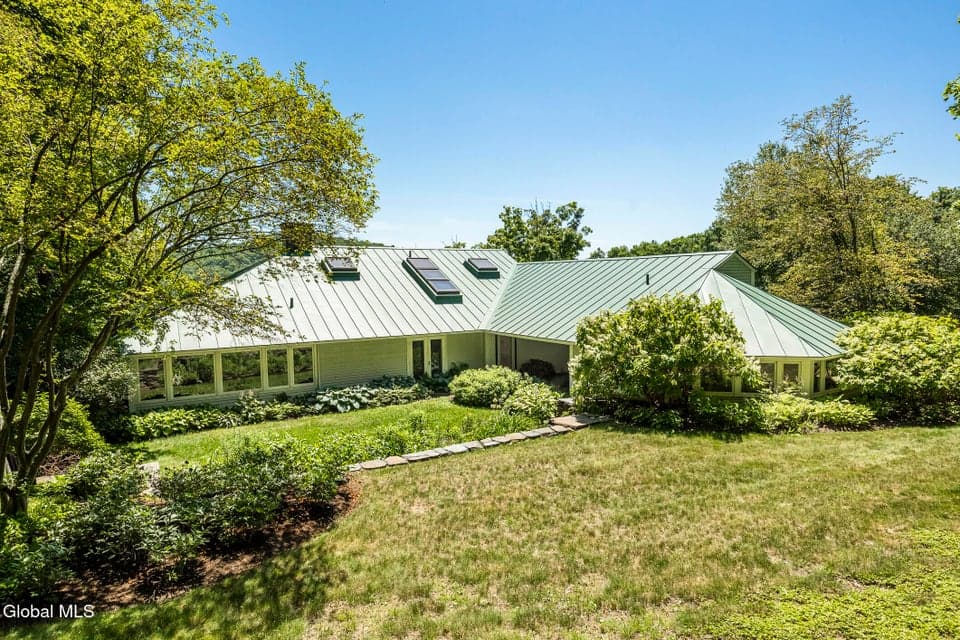 3778 New York 82, photo 2