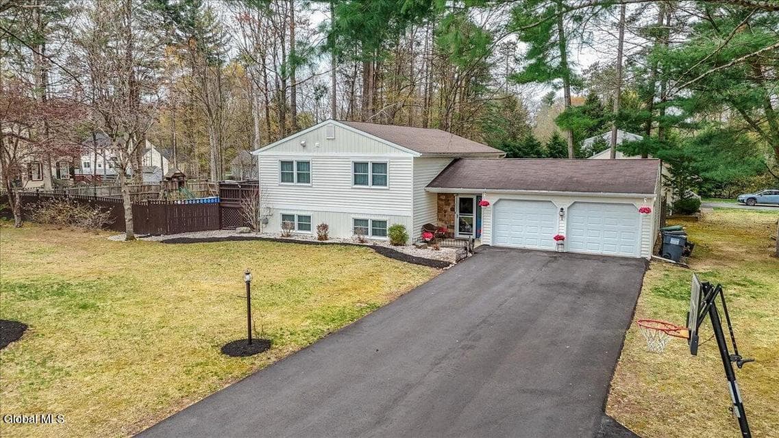 1 Thunder Run, Wilton, NY 12831