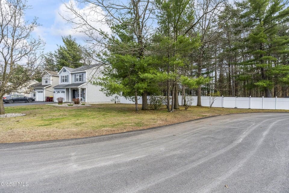 39 Woodthrush Court, photo 4