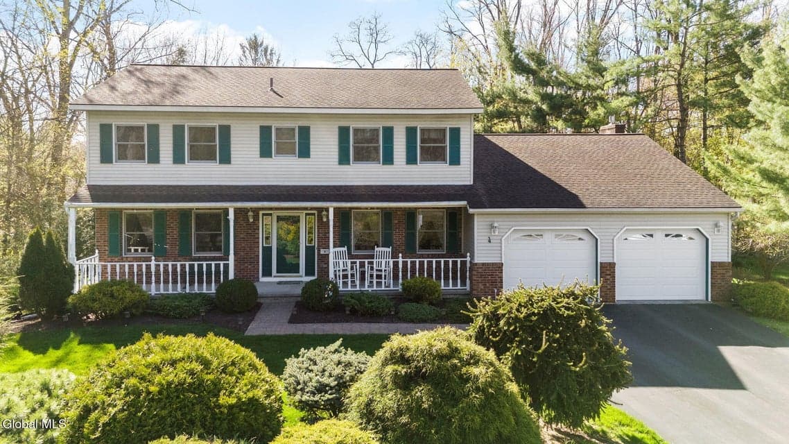 4 Ridge Lane, Clifton Park, NY 12019