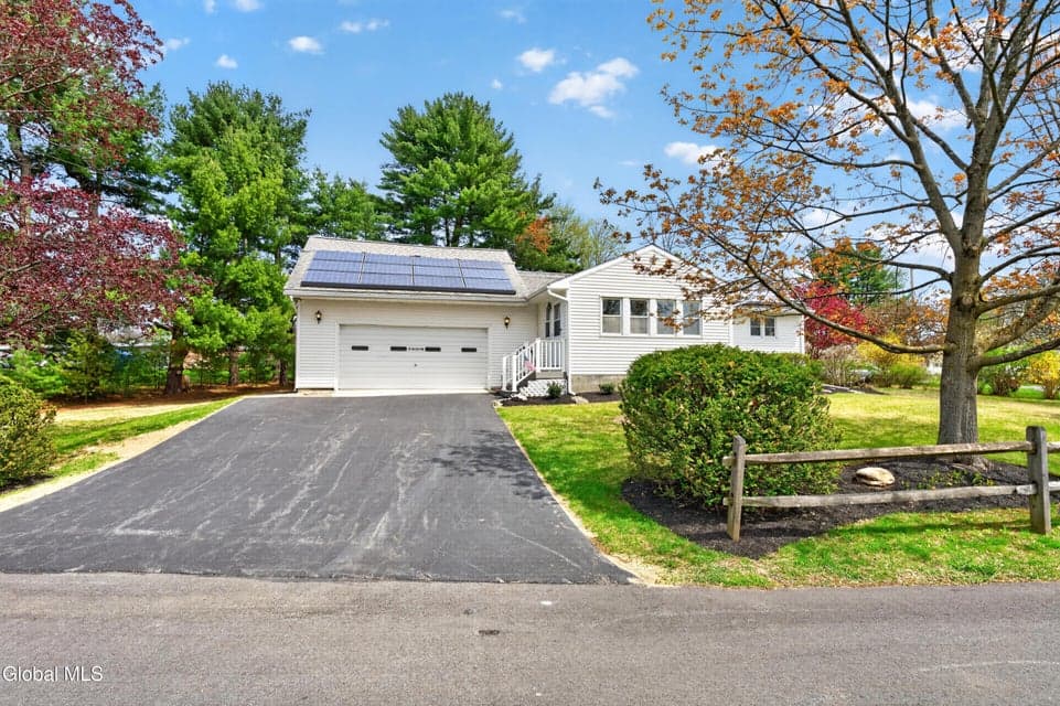 12 Alva Drive, Colonie, NY 12110
