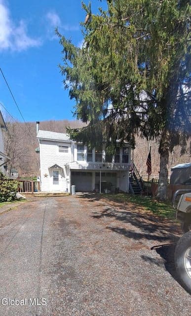 319 Main Street, photo 1