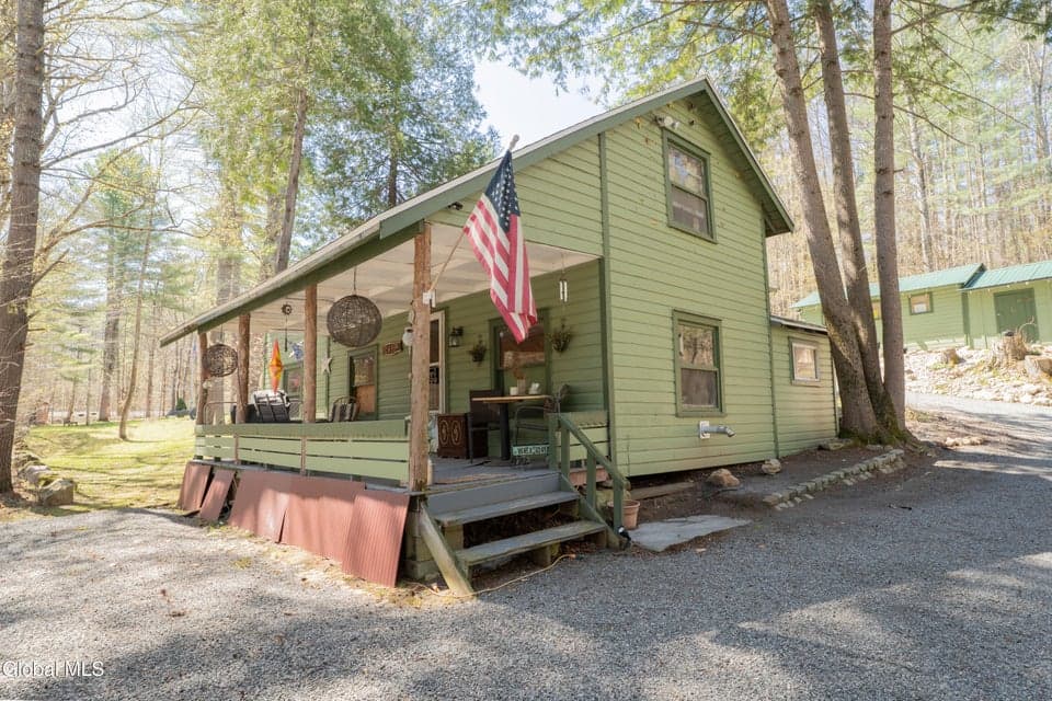 141 River Road, photo 1
