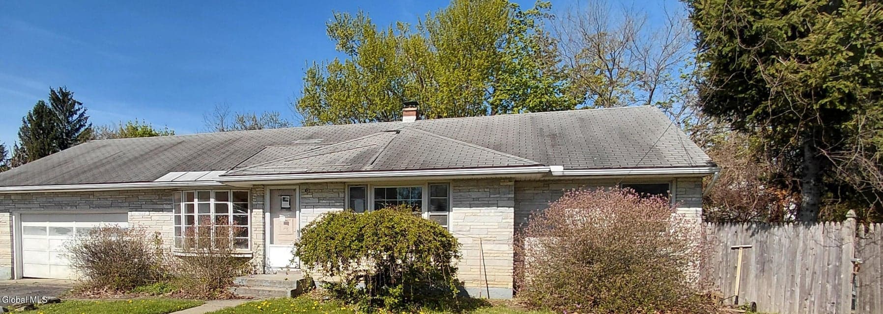 1 Crestwood Avenue, photo 1