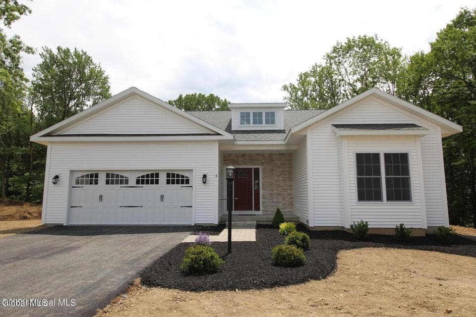 13 Wyatt's Way, Clifton Park, NY 12065