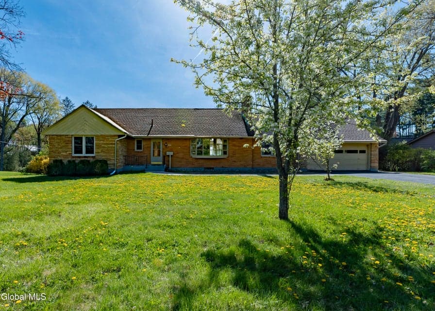 1258 Hawthorn Road, Niskayuna, NY 12309