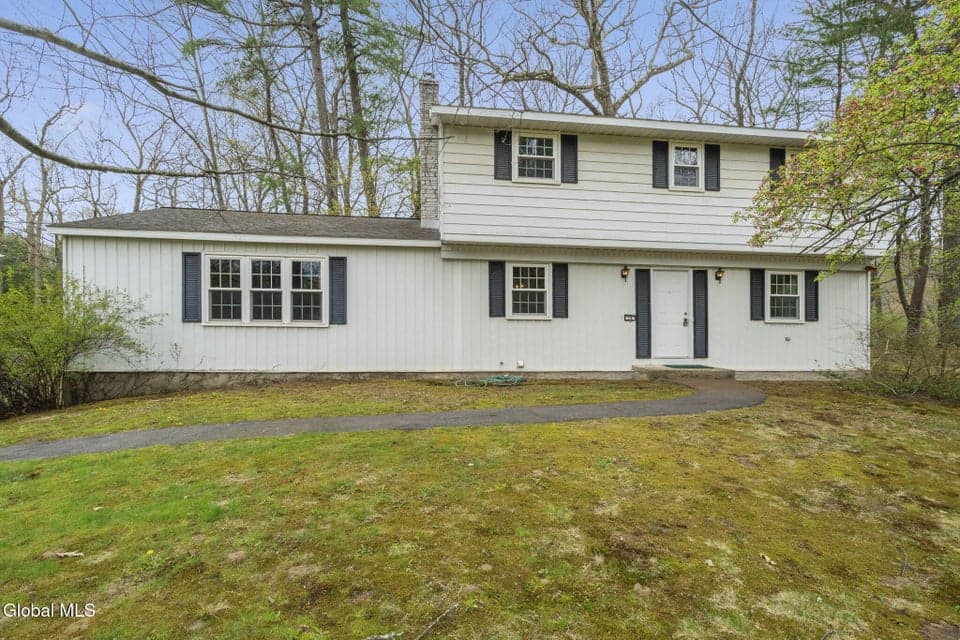 19 Glenwood Drive, Clifton Park, NY 12019