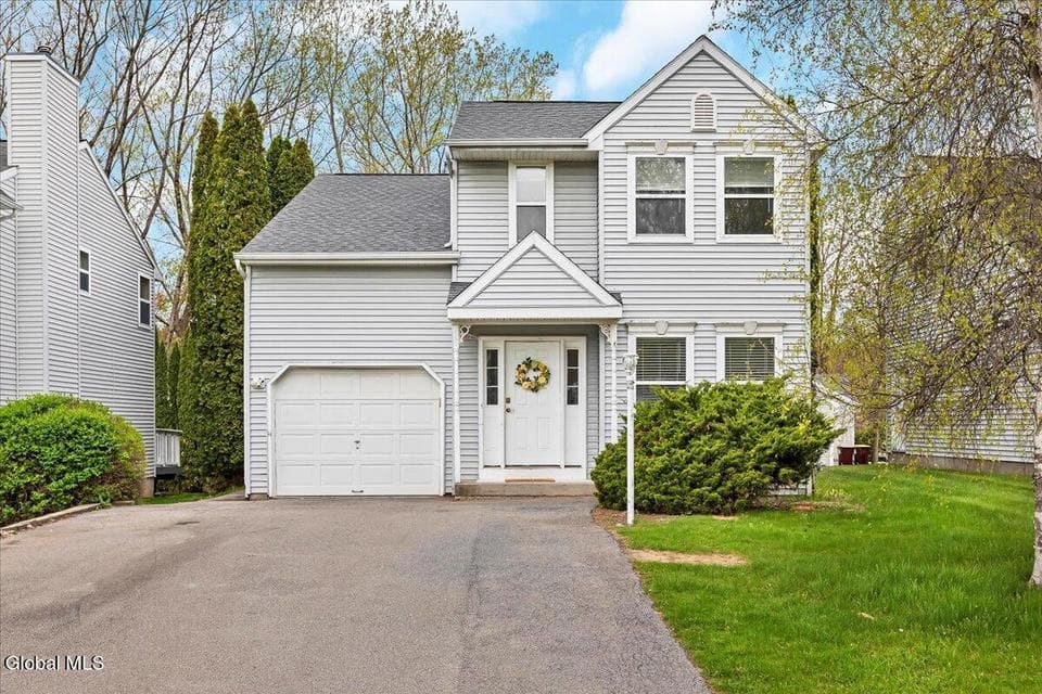 19 Tupelo Drive, Halfmoon, NY 12065