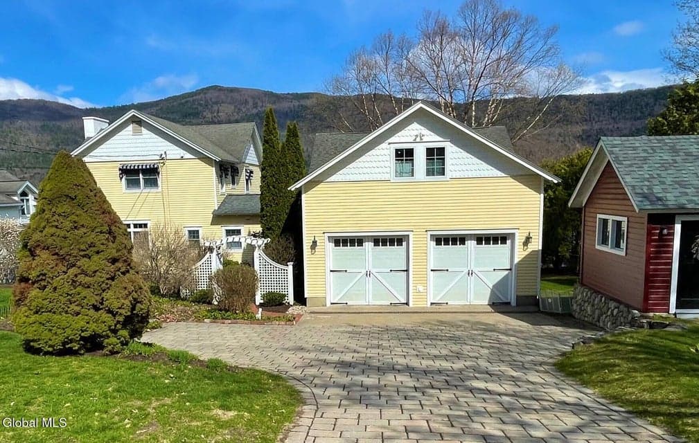 338 Cleverdale Road, photo 2