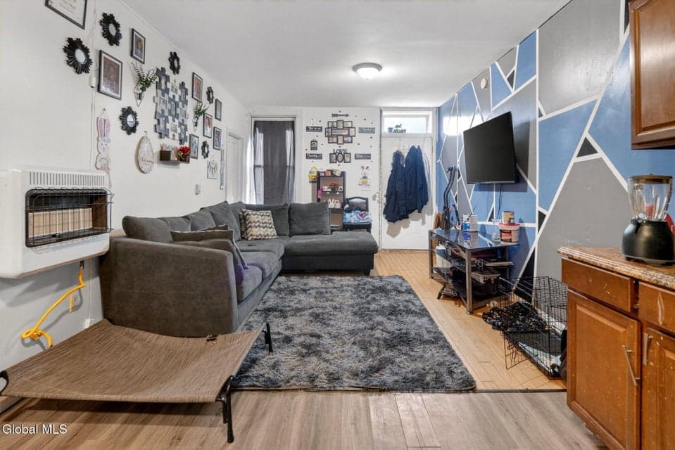 1216 5th Avenue, photo 2