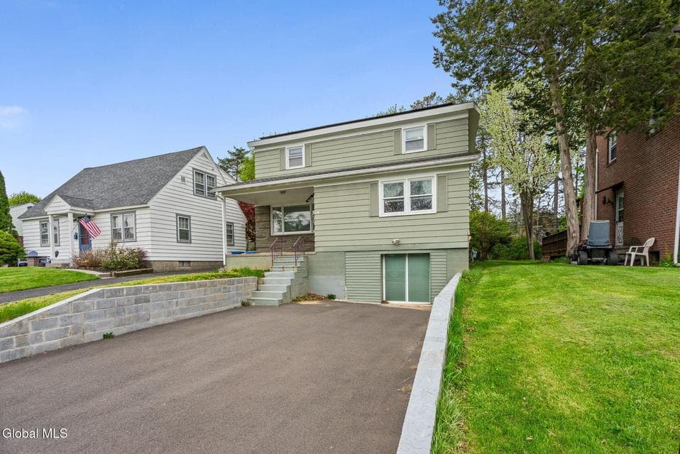 92 Fleetwood Avenue, photo 2