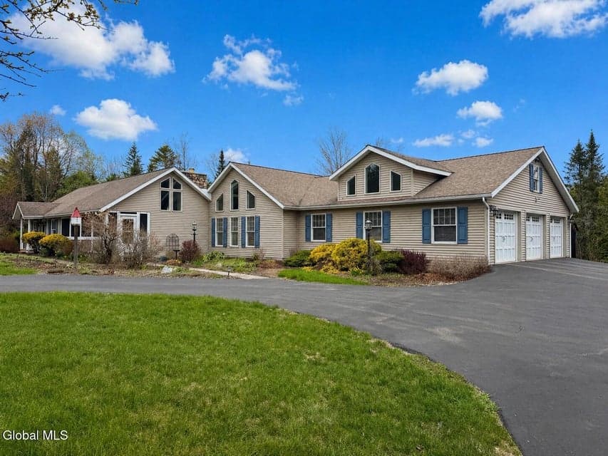 960 Olmstedville Road, photo 1