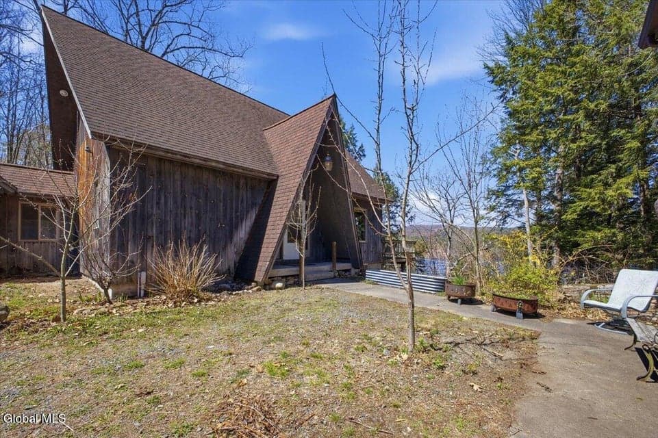 2082 S Shore Road, photo 2
