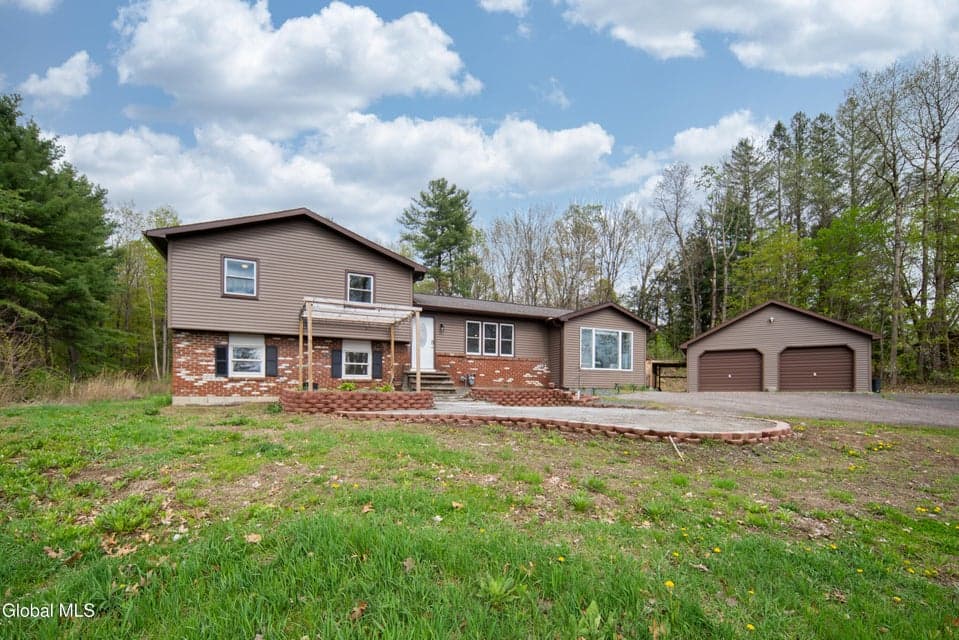 15 Werner Road, Halfmoon, NY 12065