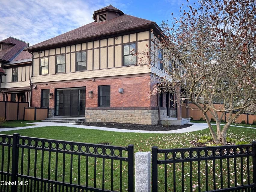 122 Regent Street #Unit 3, Saratoga Springs, NY, photo 4