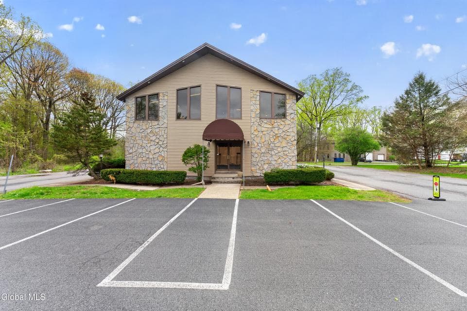 6 Walker Way, Colonie, NY 12205