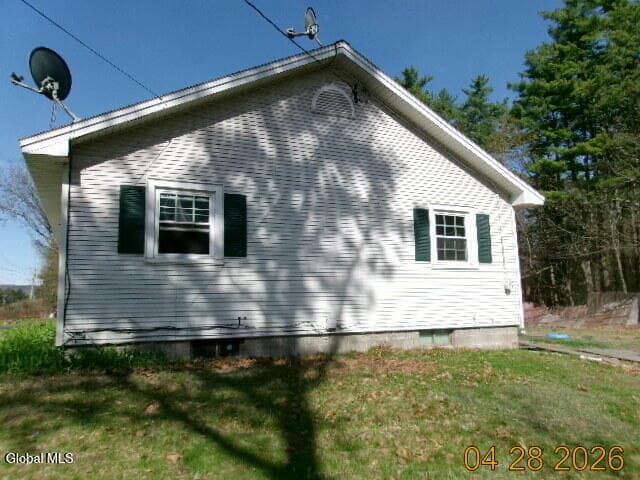393 Reynolds Road, photo 4