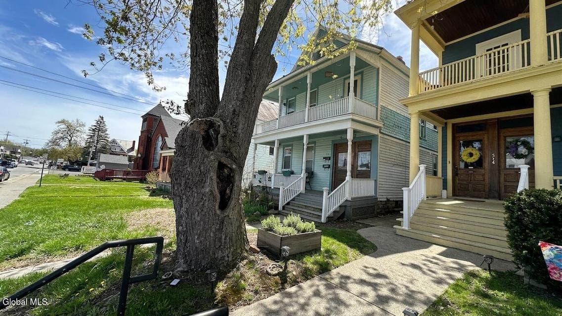 516 Pawling Avenue, photo 3