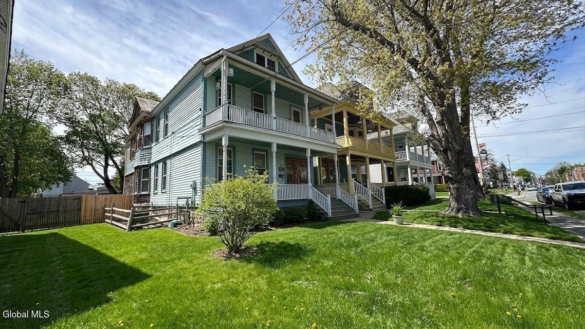 516 Pawling Avenue, photo 2