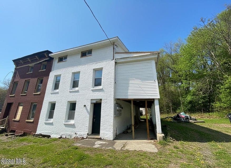 25 Spring Avenue, photo 1