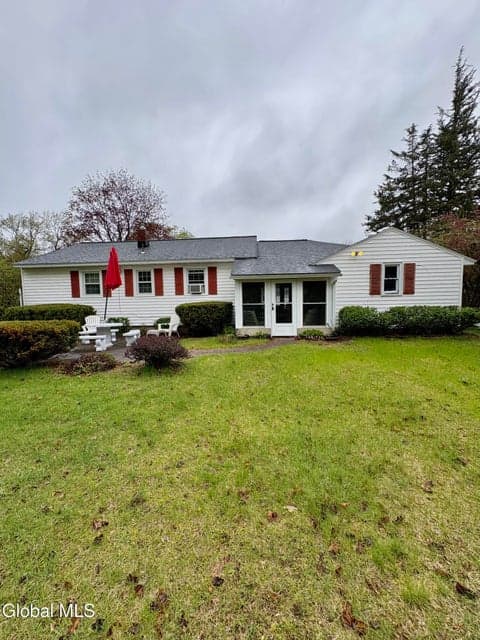 28 Woodlawn Avenue, photo 2