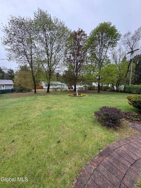 28 Woodlawn Avenue, photo 3