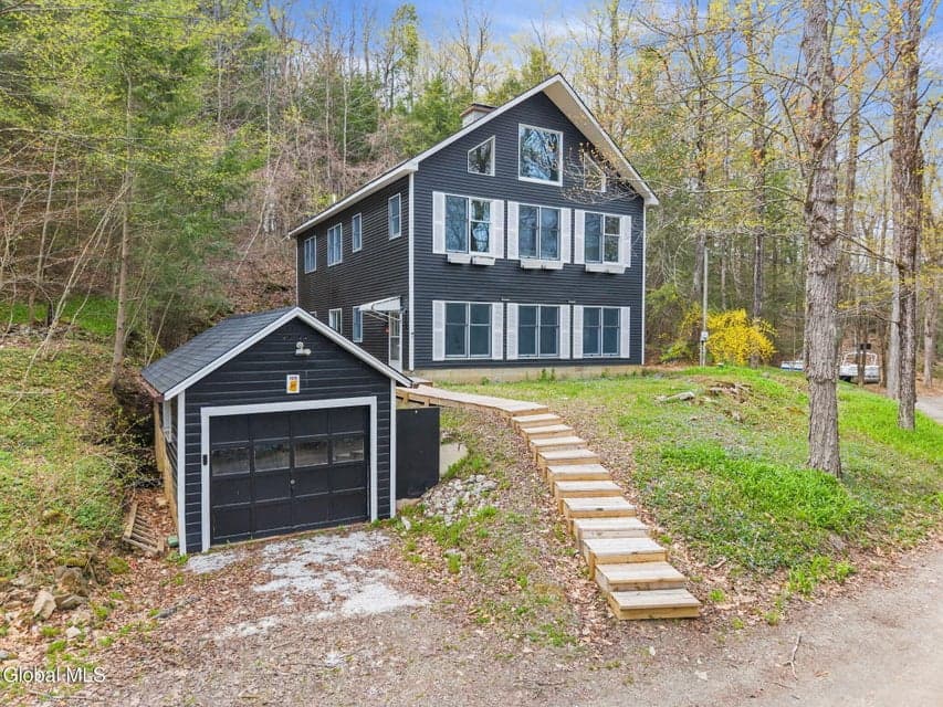 105 McNamee Road, photo 2