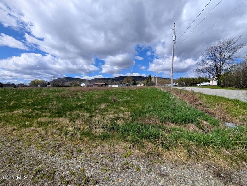 24 Outlet Drive, photo 3