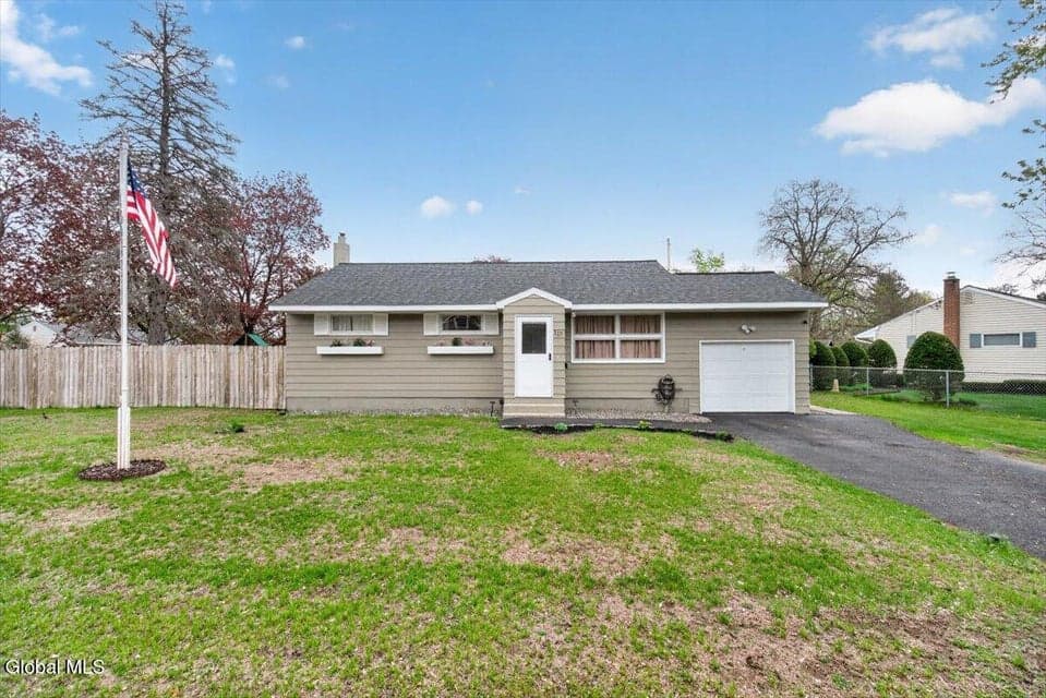117 Locust Park, Colonie, NY 12205