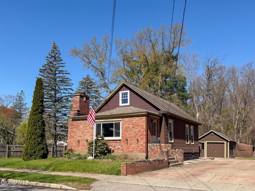 378 Bradford Road, Schenectady, NY 12304