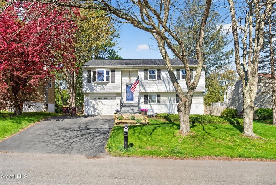 8 Daniel Street, Rensselaer, NY 12144