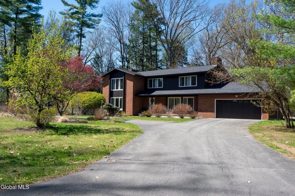 15 Roberts Lane, photo 1