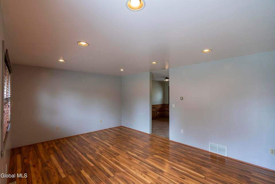 4755 New York 50, photo 4