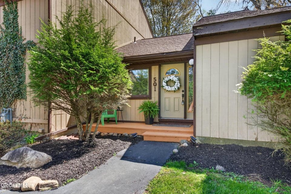 501 Huntington Court, East Greenbush, NY 12061