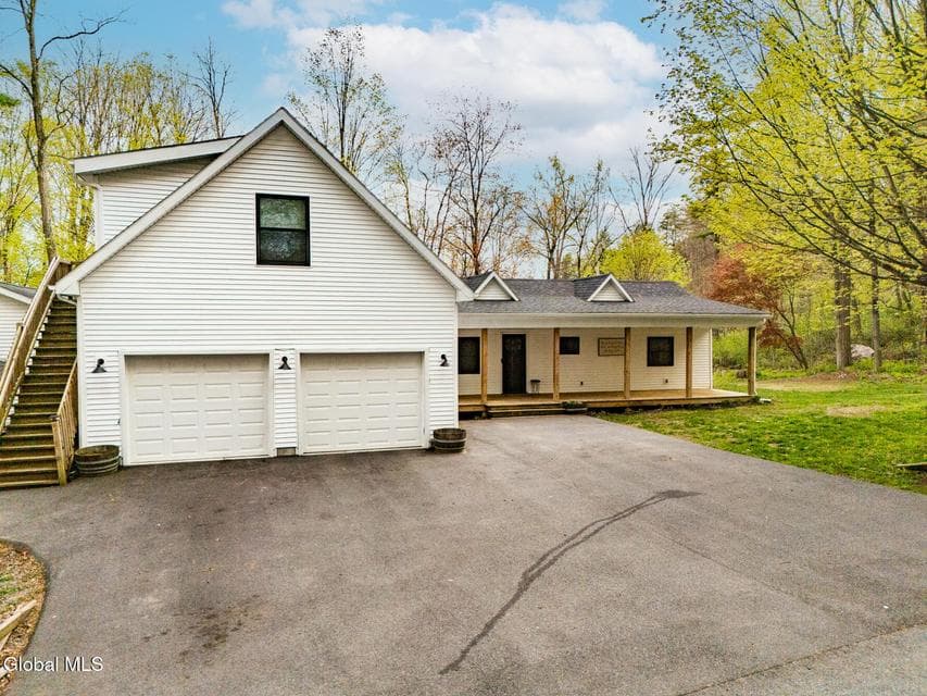 10 E Branch Drive, Queensbury, NY 12804