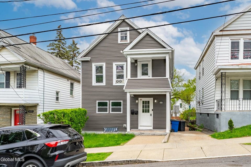 619 Seneca Street, photo 2